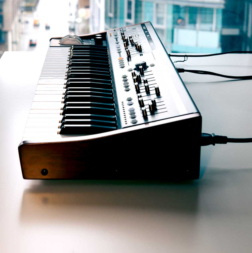 Connect your piano via MIDI to Virtual Piano