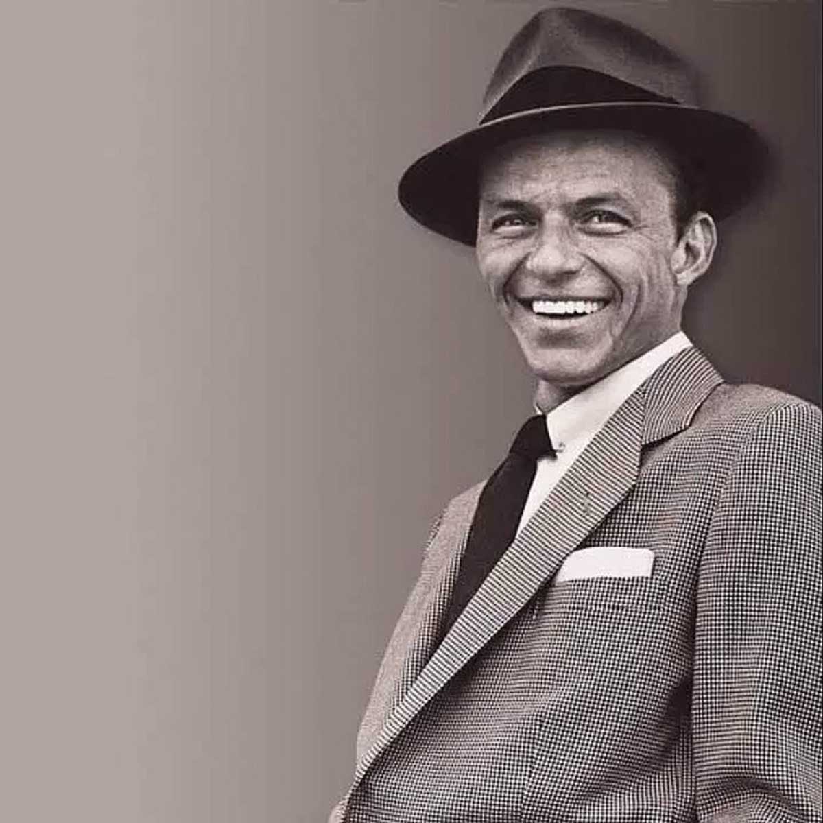 Frank Sinatra~ strangers in the nighti love this song<3