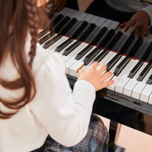 She's Playing Piano, Online Piano Keyboard, Virtual Piano